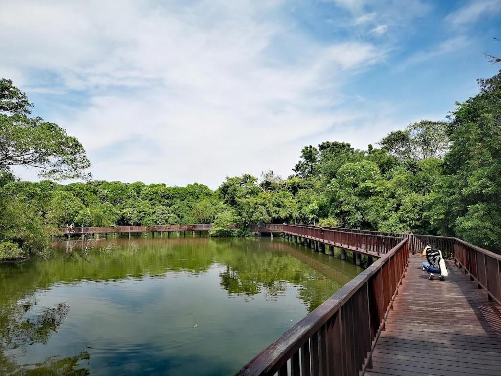 A Cozy 3-Story Townhome Near Bts & Lovely Estuary Ban Khlong Ta Khet Dış mekan fotoğraf