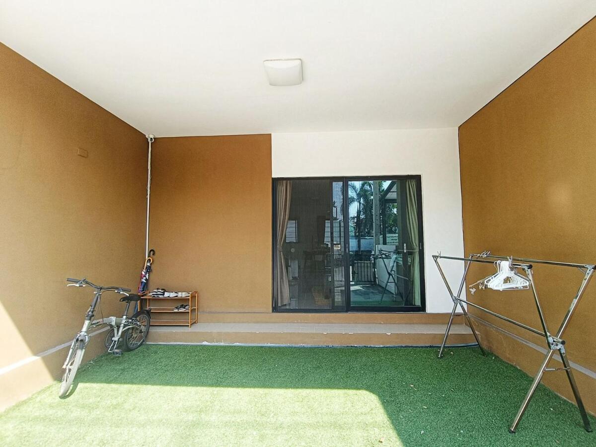 A Cozy 3-Story Townhome Near Bts & Lovely Estuary Ban Khlong Ta Khet Dış mekan fotoğraf